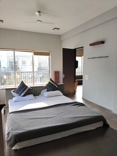 Cosy villa with a cute garden in the vibrant Newtown of Kolkata