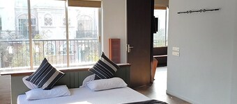 Cosy villa with a cute garden in the vibrant Newtown of Kolkata