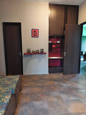 4 chambres, fer et planche à repasser, Wi-Fi, draps fournis