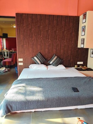 4 bedrooms, desk, iron/ironing board, free WiFi