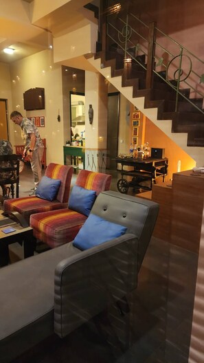 Interior - Cosy bungalow with a cute garden in vibrant Kolkata (Kolkata)