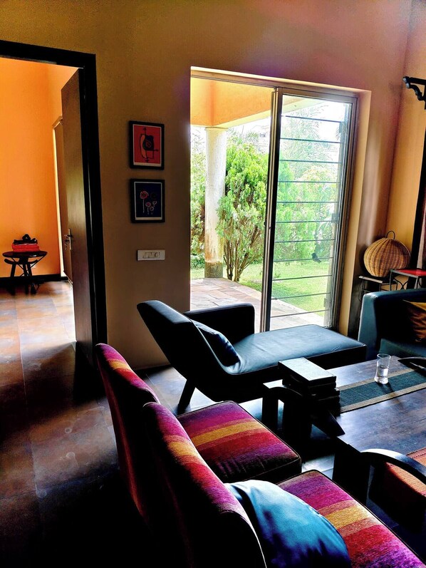 Interior - Cosy bungalow with a cute garden in vibrant Kolkata (Kolkata)