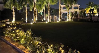 Cosy bungalow with a cute garden in vibrant Kolkata