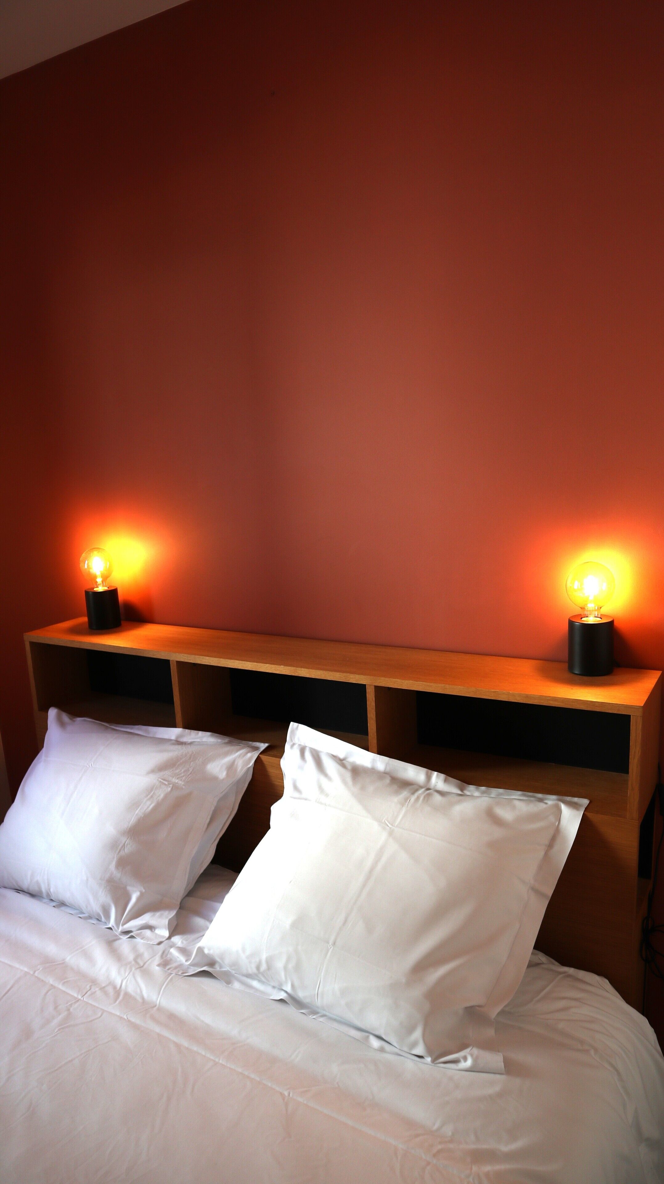 3 bedrooms, iron/ironing board, internet, bed sheets