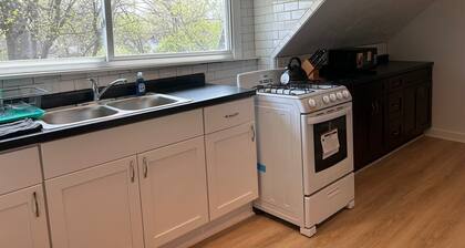 Charming 2-bedroom Loft Apartment in Indianapolis
