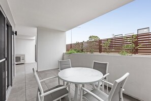 تناول الطعام بالخارج