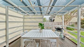 Apartment | Outdoor dining