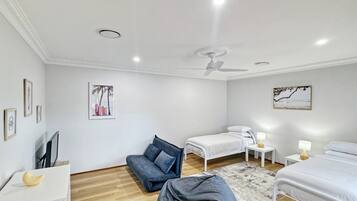 Apartment | 4 bedrooms, iron/ironing board, bed sheets