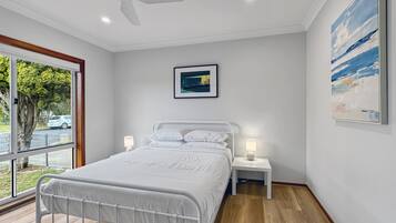 Apartment | 4 bedrooms, iron/ironing board, bed sheets