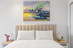 2 bedrooms, iron/ironing board, bed sheets - Waterfront 2-bed Oasis - Pool, Steam, Jacuzzi, Gym (Sunshine Coast)