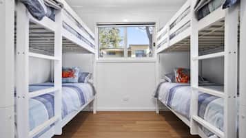 Apartment | 3 bedrooms, iron/ironing board, bed sheets
