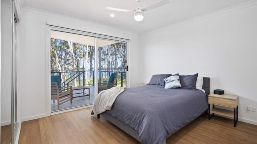 3-bed Coastal Getaway With Direct Beach Access