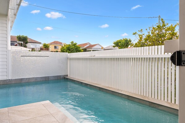 Apartment | Pool - Deluxe 4-bed Home With Pool & Fire Pit (Brisbane)
