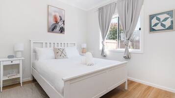 Apartment | 3 bedrooms, laptop workspace, iron/ironing board, bed sheets