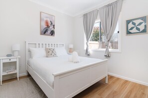 Apartment | 3 bedrooms, laptop workspace, iron/ironing board, bed sheets