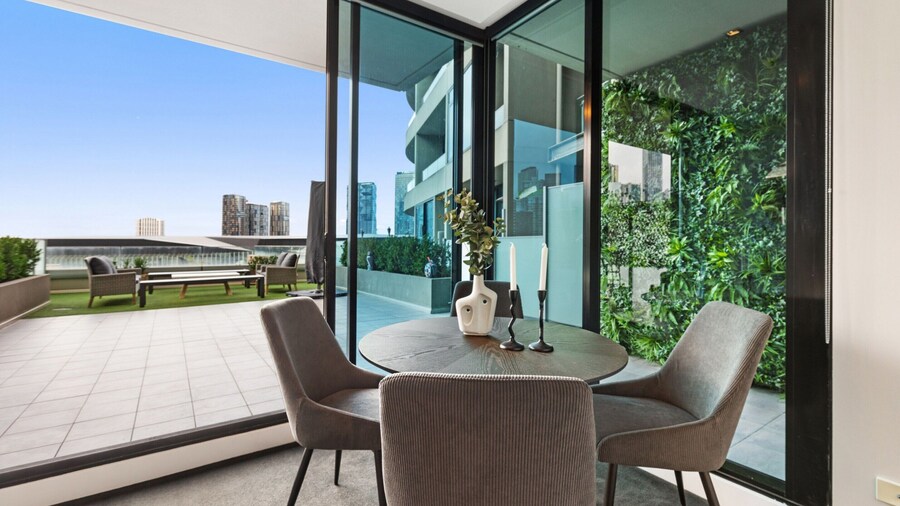 Impeccably Chic 2-bed With Views & Fab Amenities
