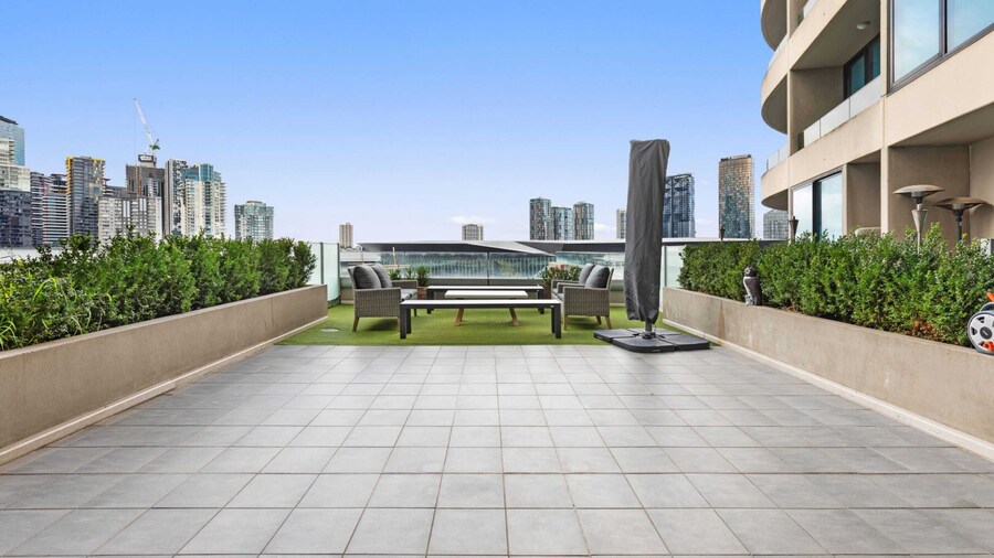 Impeccably Chic 2-bed With Views & Fab Amenities