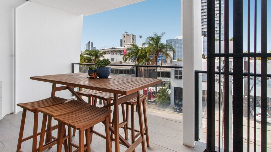 Spacious 2-bed Unit With Balcony Next to The Gabba