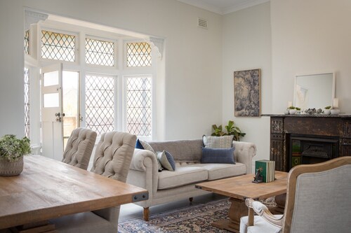 Central 2-bed Apartment With Private Parking