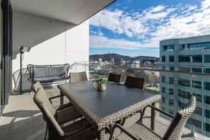 Apartment | Outdoor dining - Spacious 1-bed With View in Central Location (Canberra)