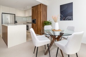 Apartment | Dining - Spacious 1-bed With View in Central Location (Canberra)