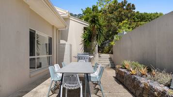 Apartment | Outdoor dining