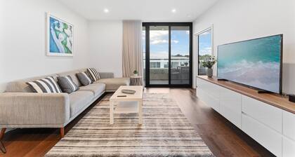 Perfect Location 1-bed With Balcony, BBQ & Parking