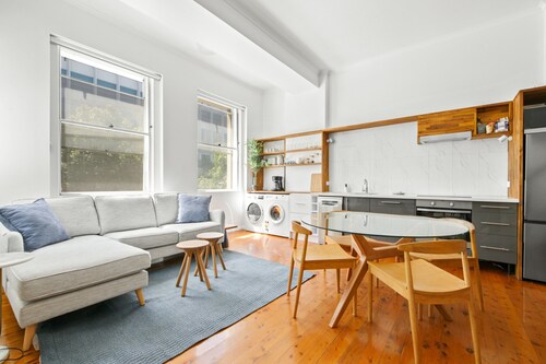 Stylish Inner City 2-bed Unit by Fig Lane Park