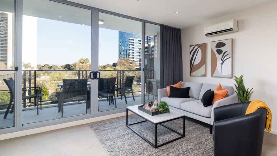 Central 1-bed With Parking, BBQ