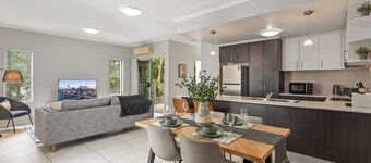 Central Cosy 2-bed With Pool and Near QUT & CBD
