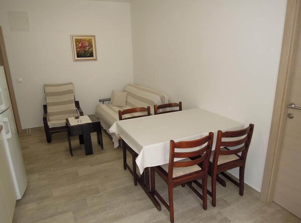 Apartment | Living room - Cozy Retreat By The Sea Puntamika - Classic Two Bedroom Apartment With Terrace (Zadar)