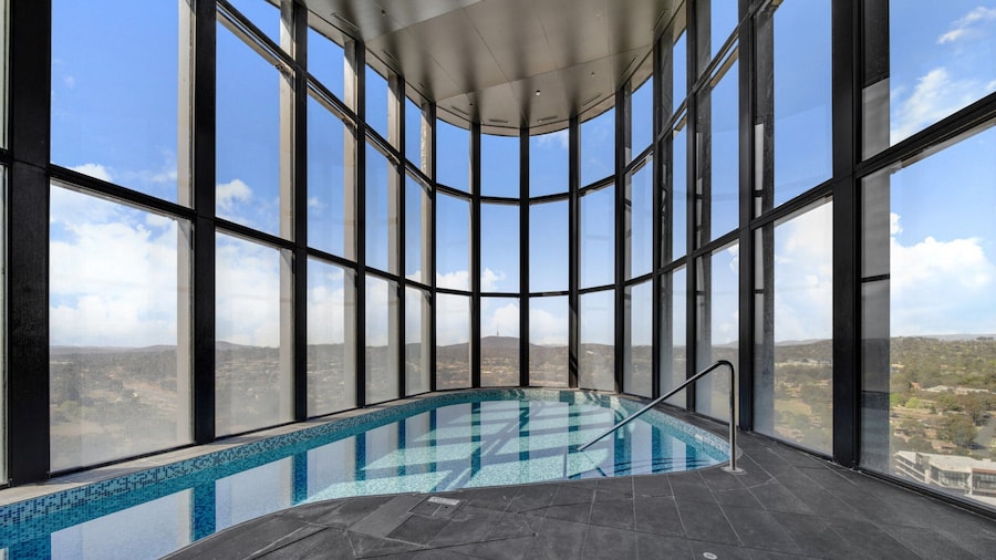 Chic 1-bed With Stunning Lake View & Indoor Pool