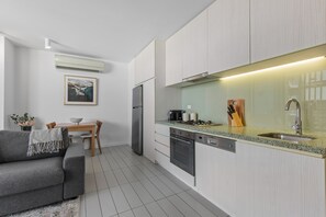 Apartment | Private kitchen | Cookware/dishes/utensils