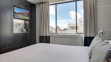 Apartment | 2 bedrooms, iron/ironing board, bed sheets