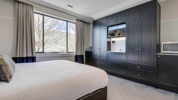 Apartment | 2 bedrooms, iron/ironing board, bed sheets