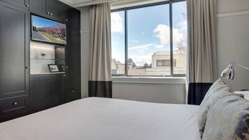 Apartment | 2 bedrooms, iron/ironing board, bed sheets