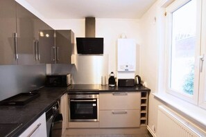 Réfrigérateur, micro-ondes, four, lave-vaisselle