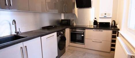 Réfrigérateur, micro-ondes, four, lave-vaisselle