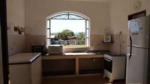 House, 3 Bedrooms, Garden View | Private kitchen