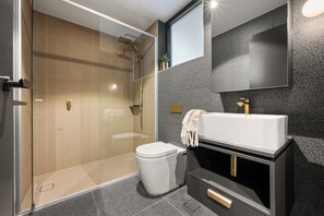 Apartment | Bathroom | Towels - Sophisticated Inner-city 2-bed With Outdoor Dining (Canberra)