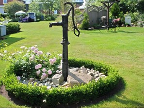 Property grounds - Apartment 'Ferienwohnung Helene' with Shared Garden and Wi-Fi (Uphusum)