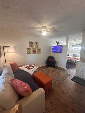 1 chambre, fer et planche à repasser, Wi-Fi, draps fournis