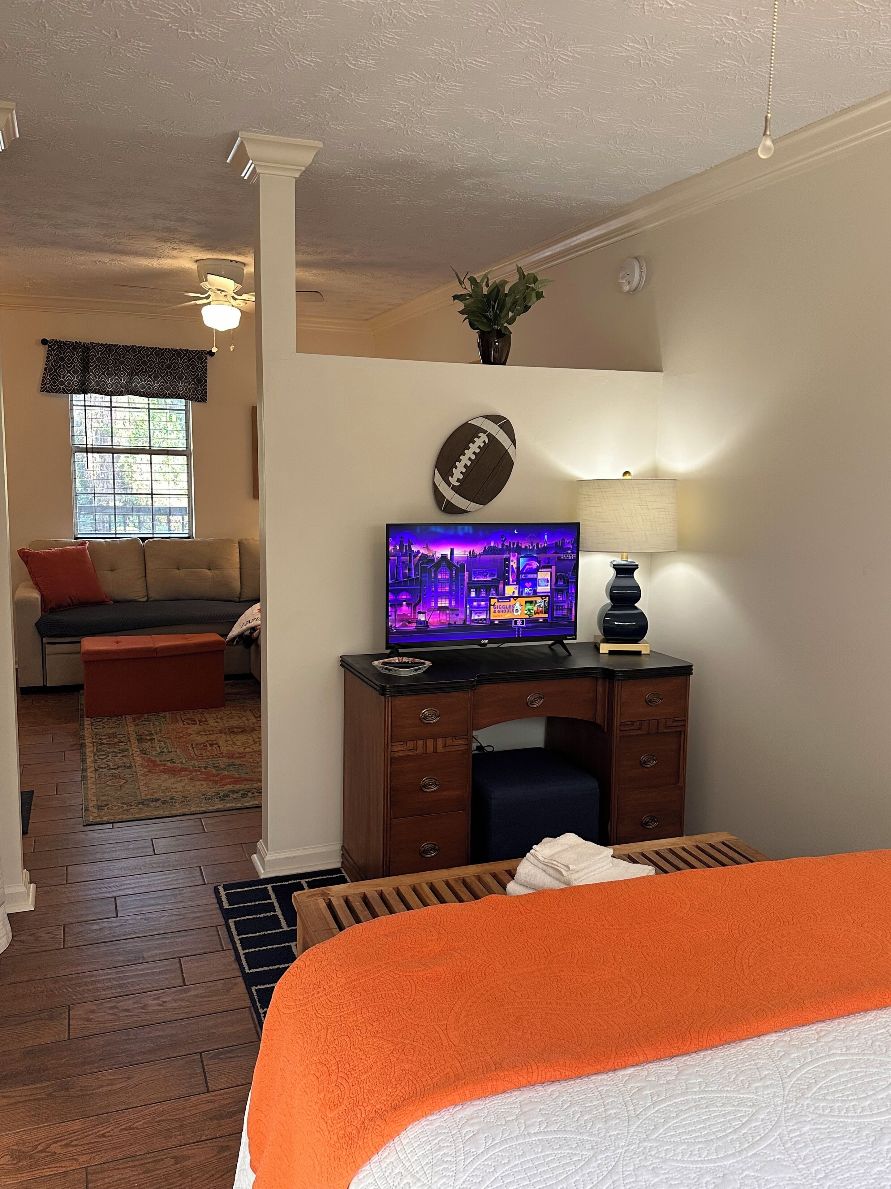 1 habitación, tabla de planchar con plancha, wifi y ropa de cama 