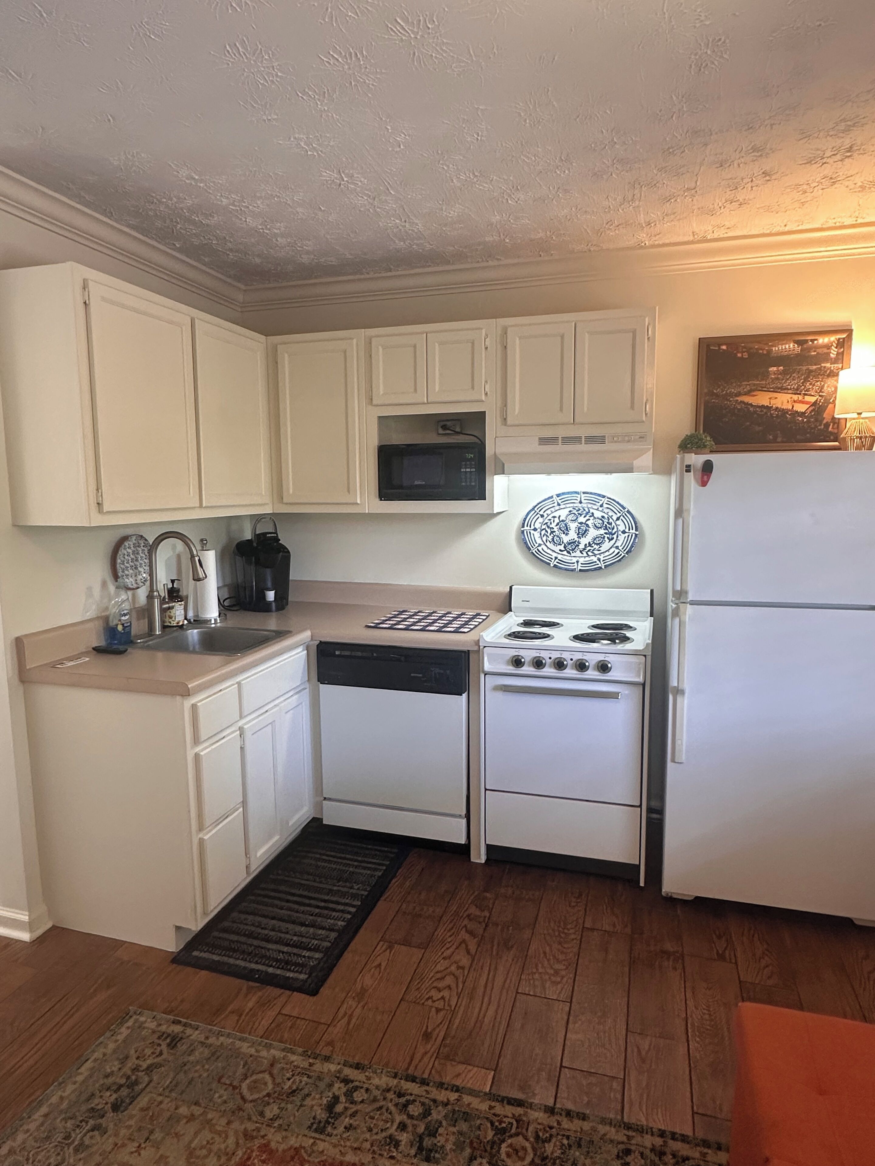 Micro-ondes, four, plaque de cuisson, lave-vaisselle