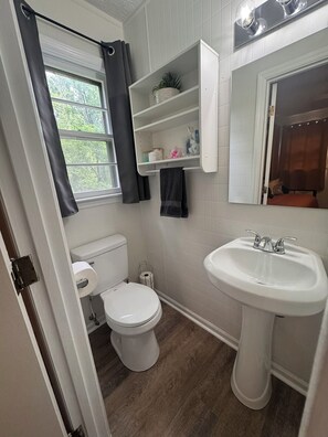 Hårføner, håndklær, såpe og sjampo