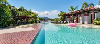 Blue Lagoon Resort Lakeside Apartment