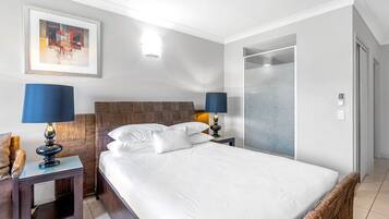 House | 1 bedroom, iron/ironing board, bed sheets