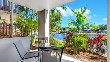 Apartment | Outdoor dining