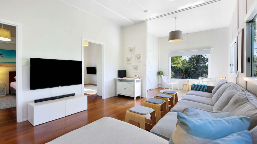 2-bed Beach House in Burleigh Heads Amidst Nature