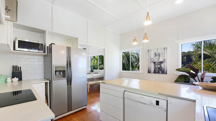 2-bed Beach House in Burleigh Heads Amidst Nature